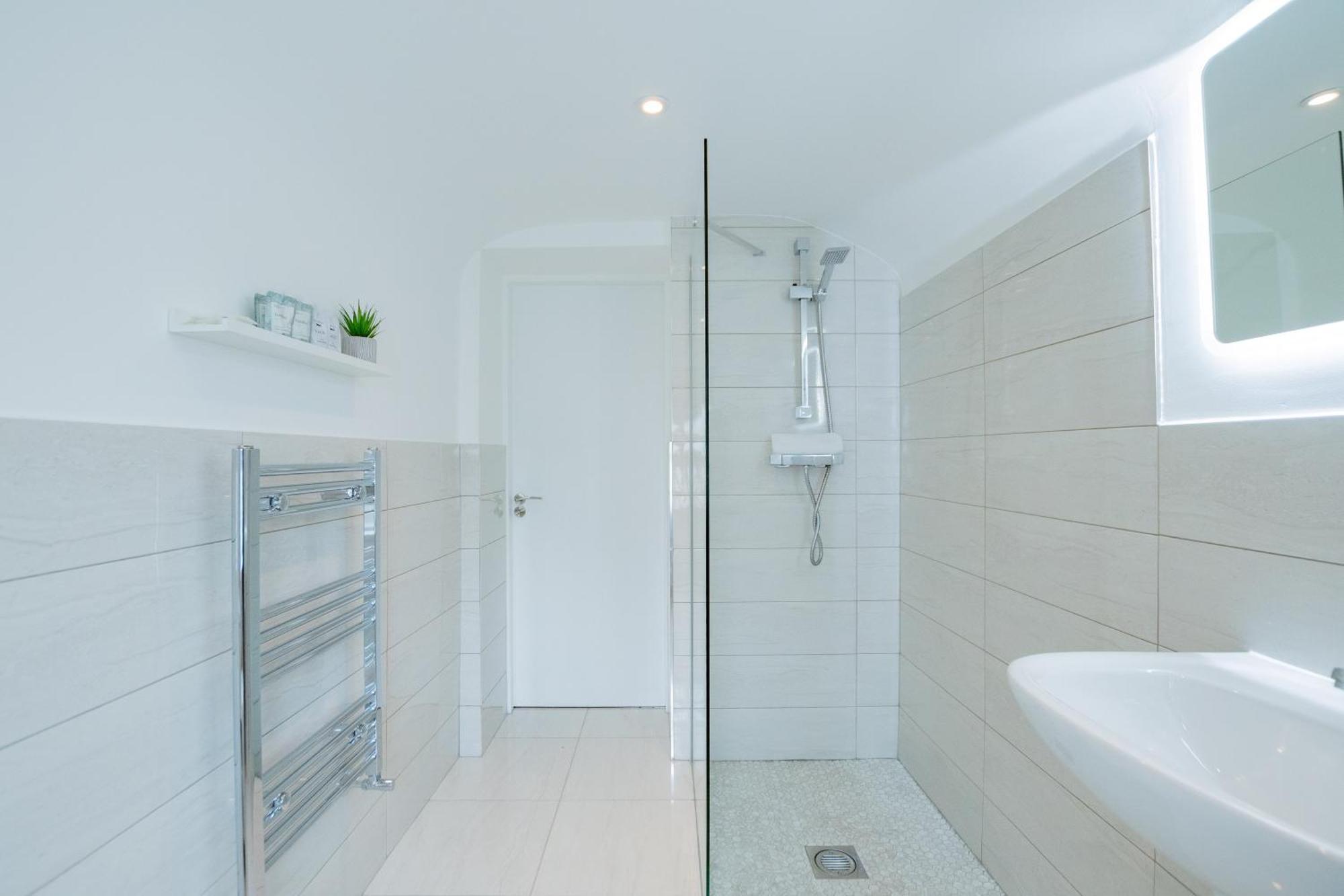 Villa The Large Group House -Sleeps 21 Dublin Exterior foto